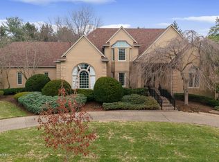 910 Rugby Pl, Hurstbourne, KY 40222