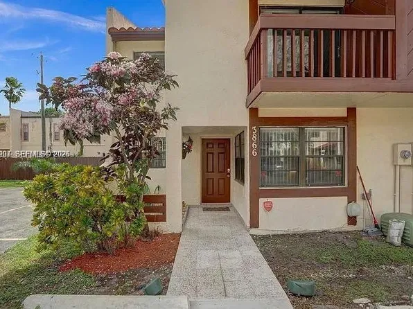 3866 SW 52nd Ave, Pembroke Park, FL 33023