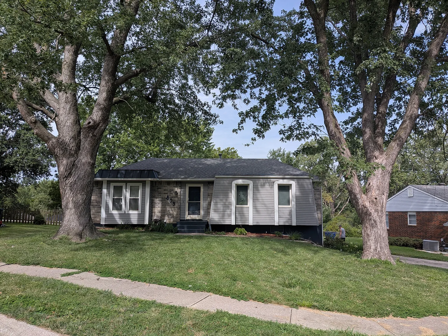 3 bed, 1363 sqft, $1,995 — Photo 2