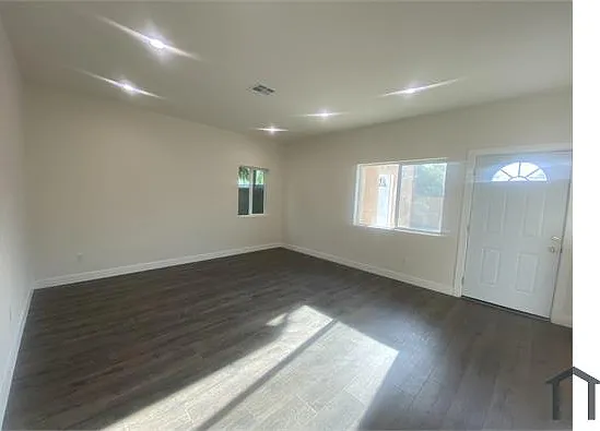 247 E Adams Blvd #B — Photo 1