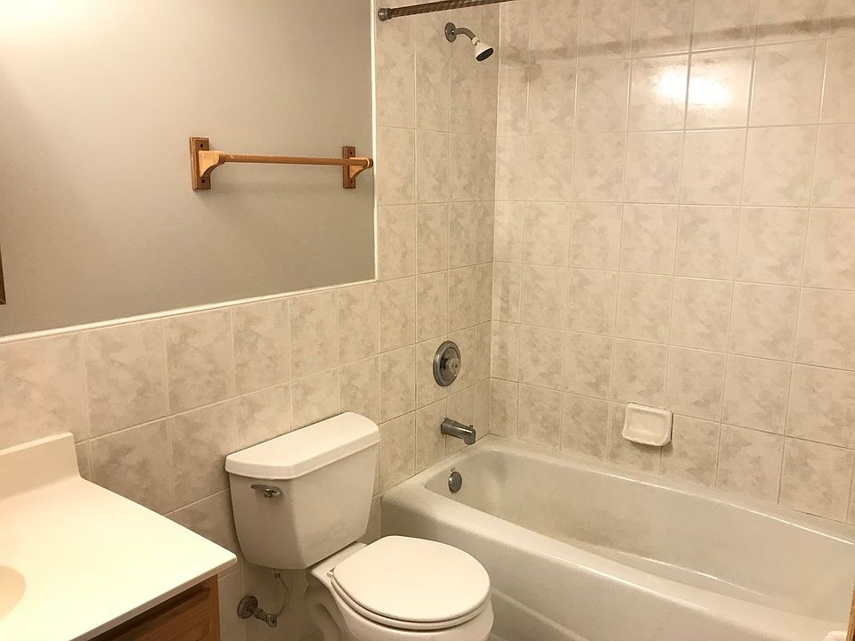 2nd image of 475 W 24th St APT 4B