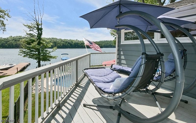 63 yacht club drive lake hopatcong nj