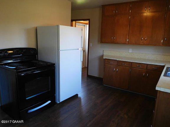 3rd image of 720 2nd St SE