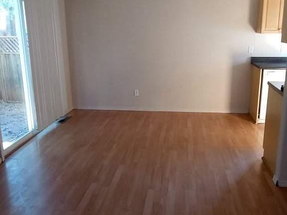 4th image of 15833 33rd Ave