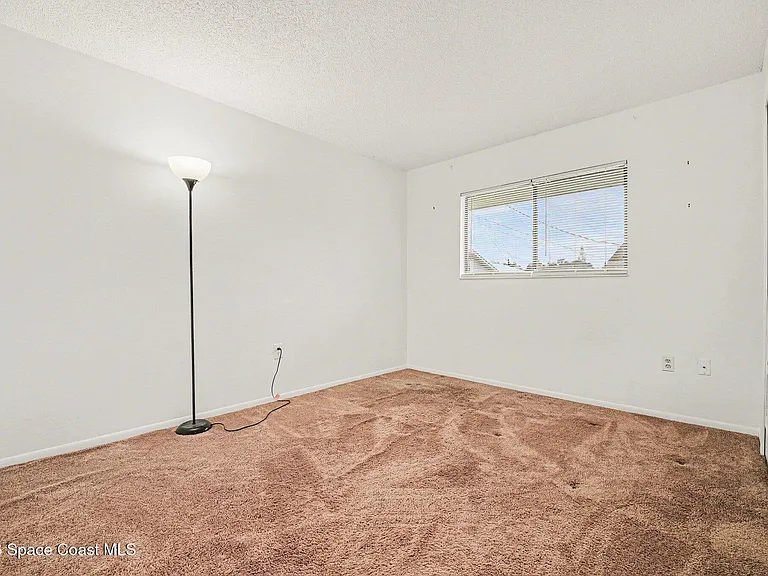 2106 Tarrytown Ln NE — Photo 18