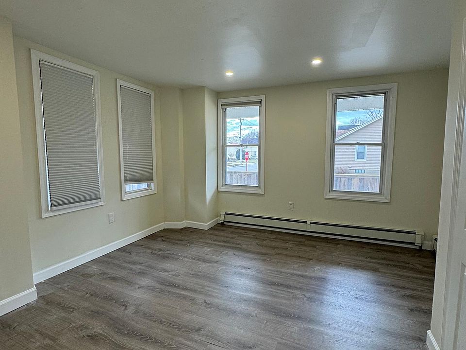 203 N 8th St Lindenhurst NY Zillow