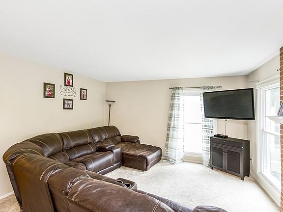 3rd image of 8363 Fairfax Dr