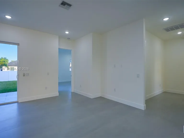 5 SW 26th Pl — Photo 27