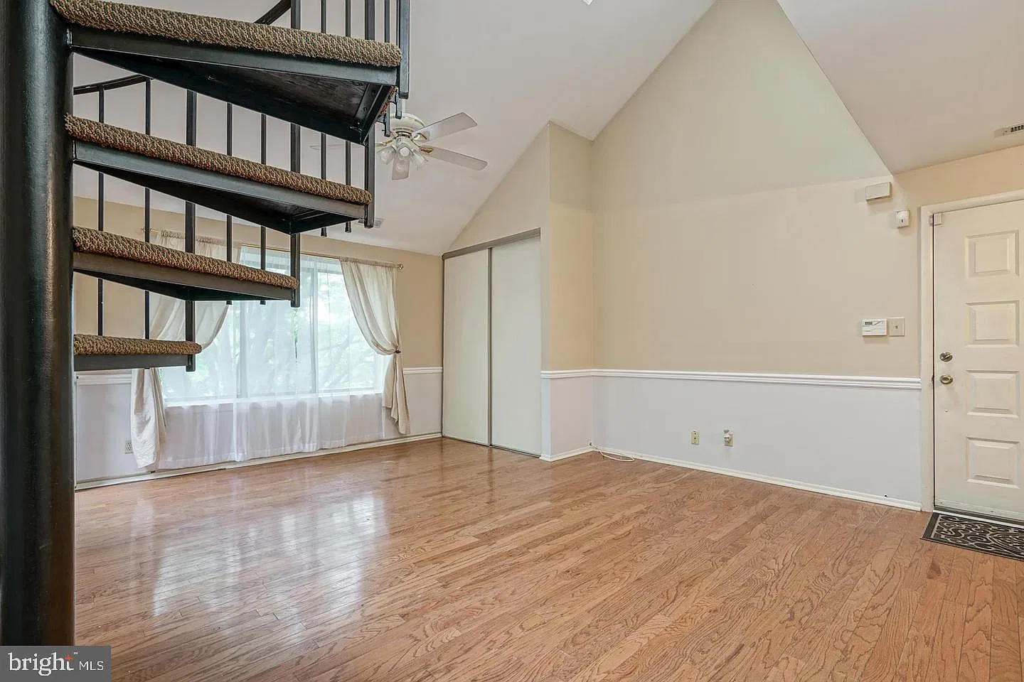 2 bed, 2.0 bath, 1324 sqft, $1,950 — Photo 3