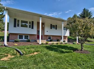 202 Circle Dr #L-46, Roaring Brook Township, PA 18444