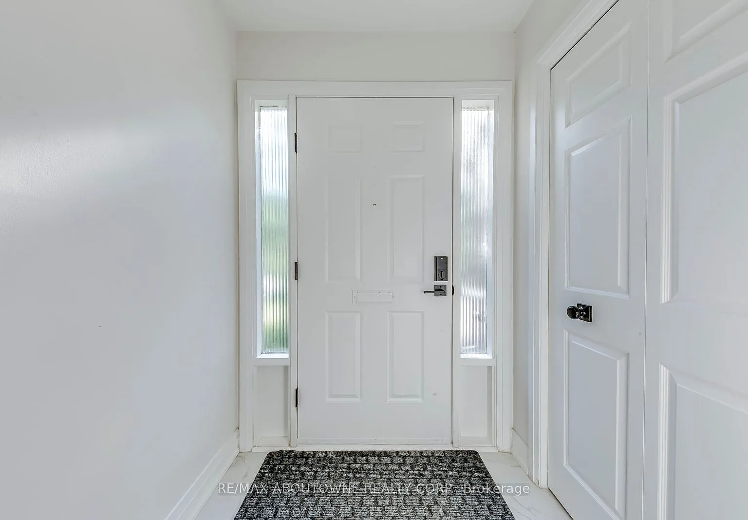 4 bed, $3,900 — Photo 4