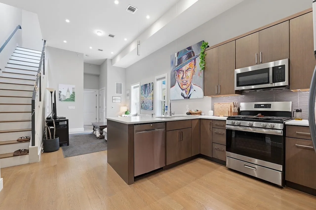 3 bed, 2.0 bath, $6,800 — Photo 3