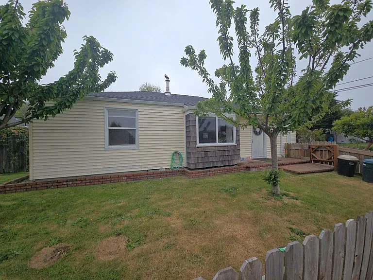 2204 F St — Photo 19