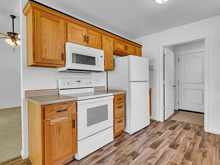 170 Travis St — Photo 2