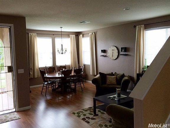 2nd image of 1526 Blackbird Pl