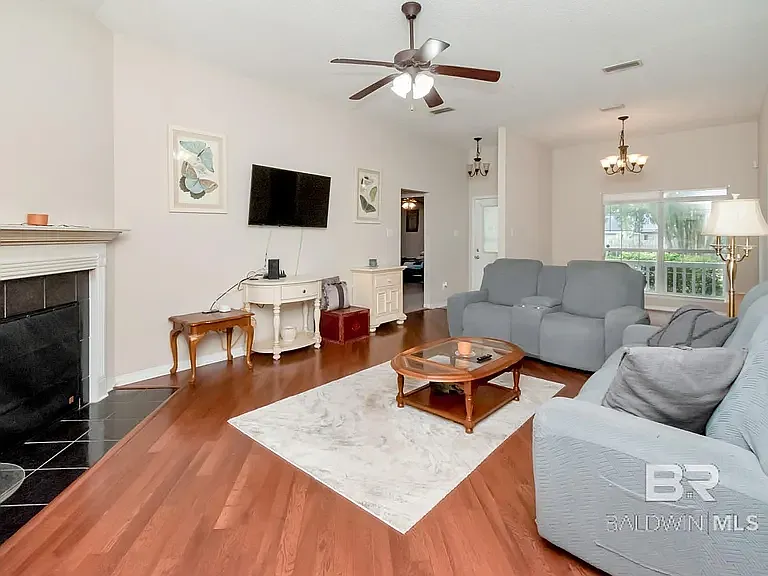 8816 Spring Grv N — Photo 3