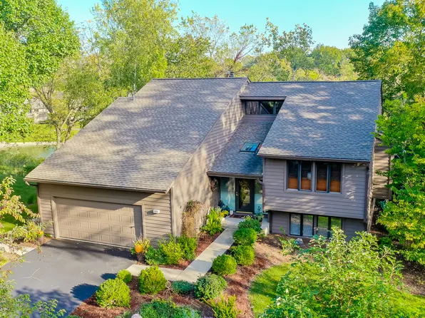 1903 Shoreline Dr, Saint Charles, IL 60174