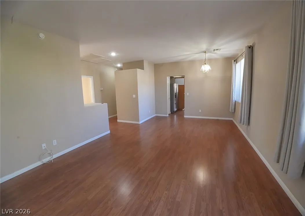 3 bed, 2.0 bath, 1244 sqft, $2,100 — Photo 4