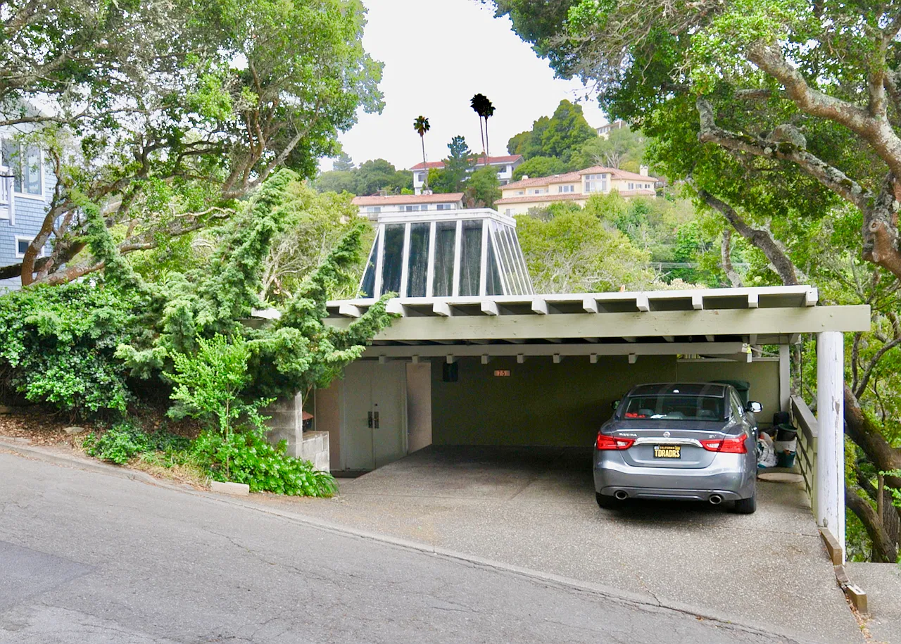 3 bed, 2070 sqft, $5,900 — Photo 1
