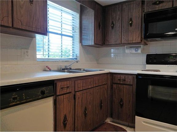 4th image of 1670 Lake Ave #4