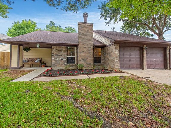 COme see this home Today! Purchase before the end of the year to get the Homestead Exemption for 2020! Call me to set a showing.