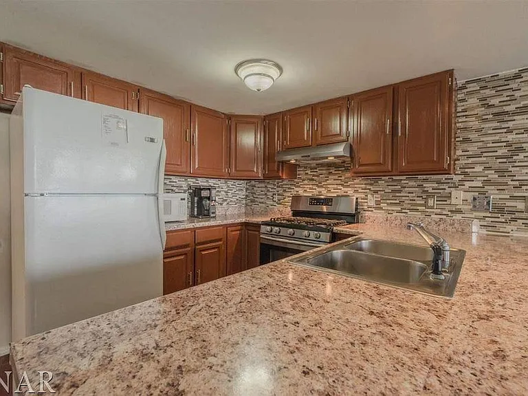 1222 Colonial Ave — Photo 22