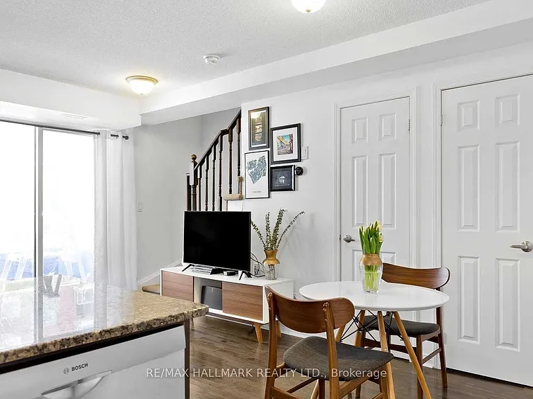 11 Ruttan St #122 — Photo 8