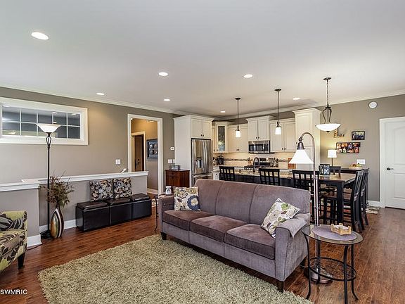 3rd image of 6621 Gracepoint Dr SE