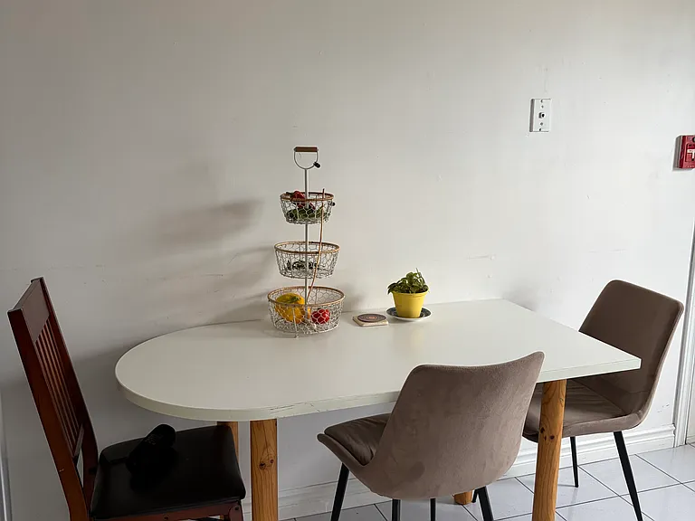 573 Ossington Ave #2 — Photo 3
