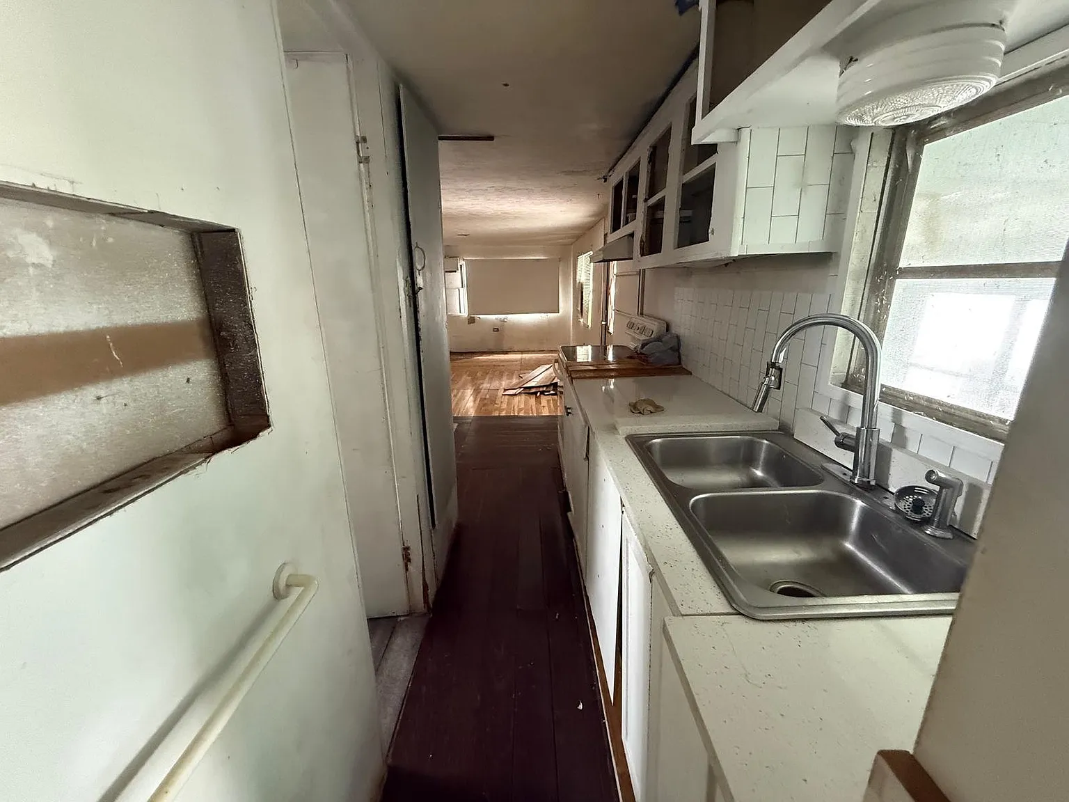 Handyman Special - Mobile Home For Only $500 — Photo 3