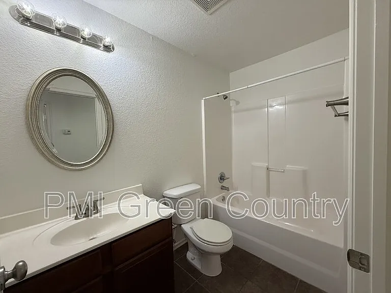4040 W 105th St S — Photo 10