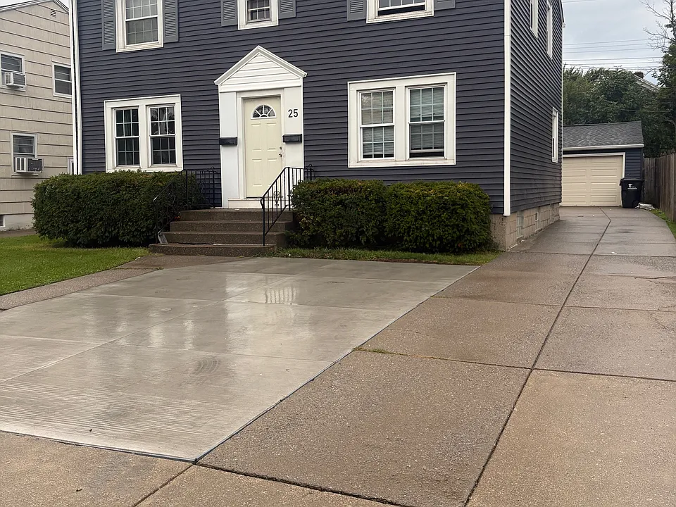 25 Henderson Ave