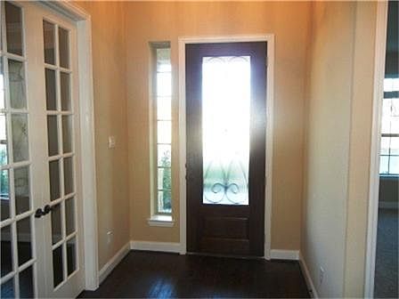 4th image of 2115 Holly Manor Ct