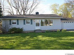 45 Greenbrier Ln, Rochester, NY 14623