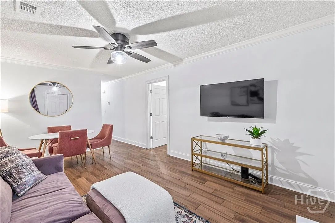 2 bed, 2.0 bath, 860 sqft, $2,200 — Photo 4