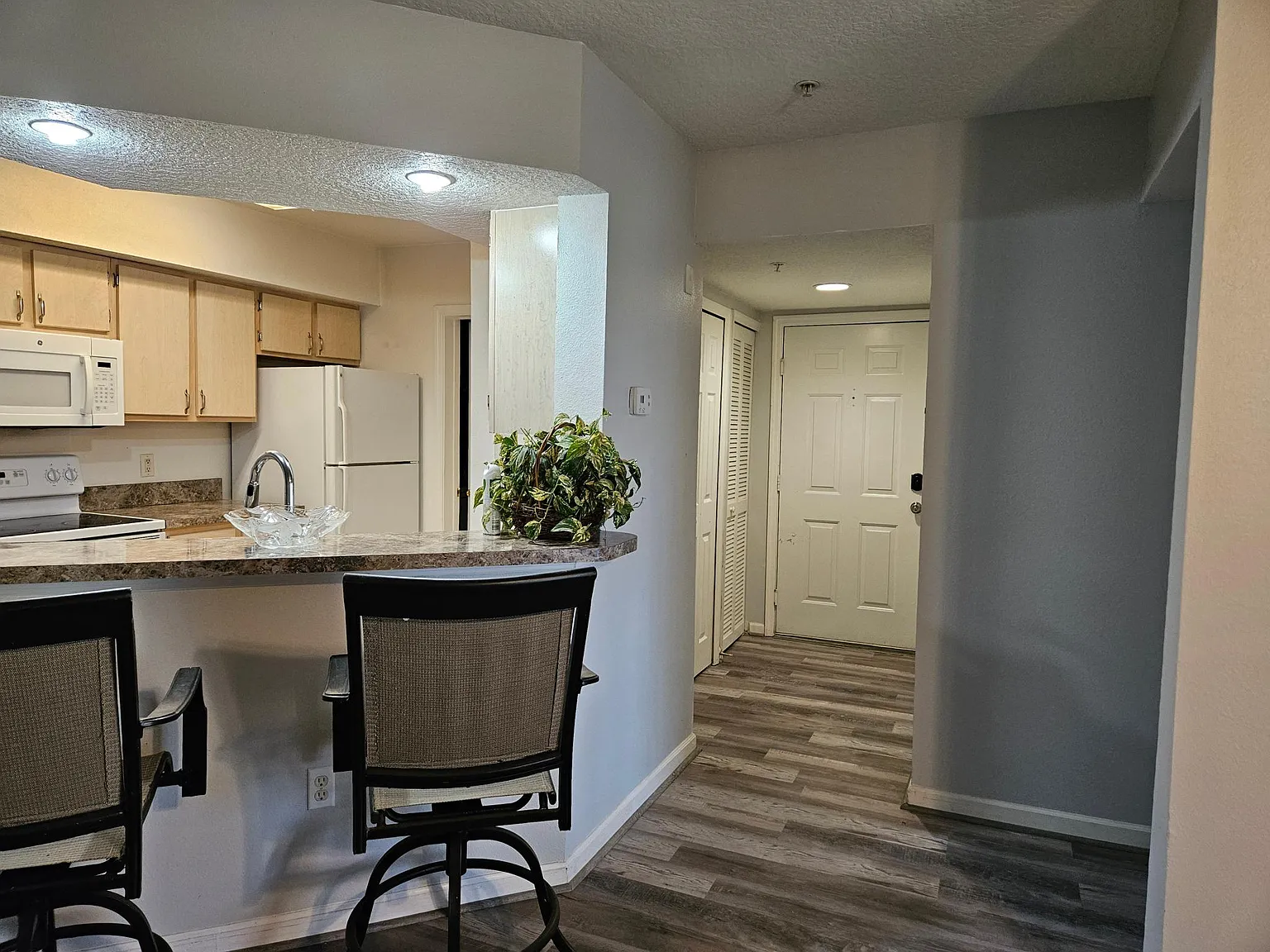 2 bed, 1138 sqft, $1,850 — Photo 3