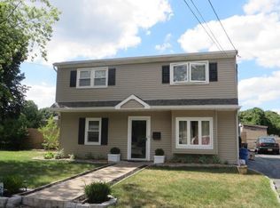 12 Birch Court E #FL 1ST, Farmingdale, NY 11735