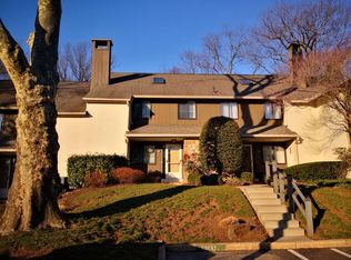 61 Oak Knoll Dr, Berwyn, PA 19312