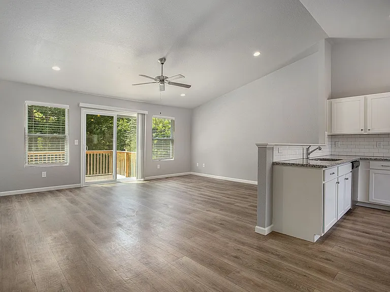 742 E Pine Hill Ave — Photo 3