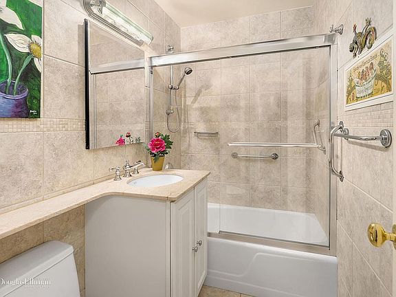 4th image of 1160 3rd Ave APT 7A