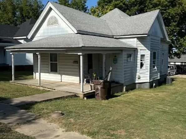 410 N 5th St, Elsberry, MO 63343