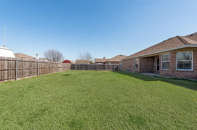 4 bed, 2.0 bath, 1459 sqft, $2,600 — Photo 4