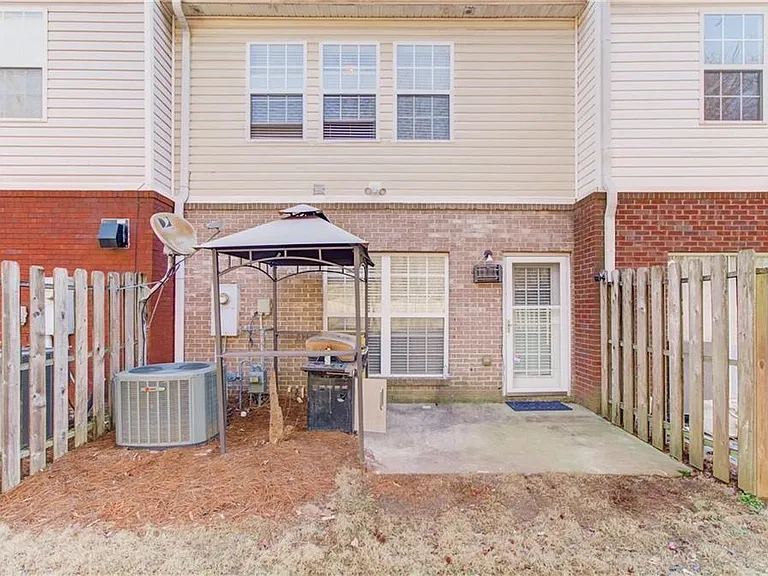 2230 Hawks Bluff Trl — Photo 24