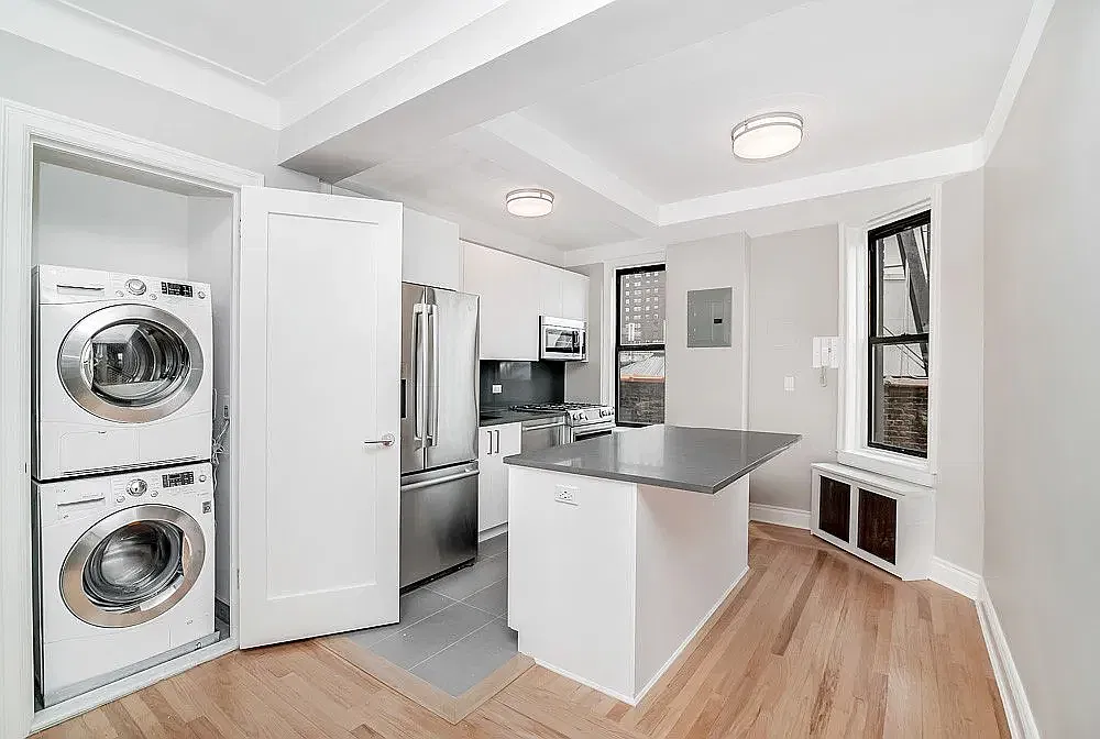 301 East 21st Street — Photo 2