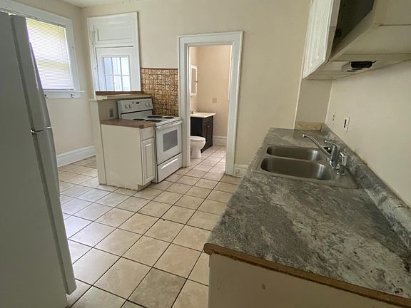 5th image of 386 E 14th Ave