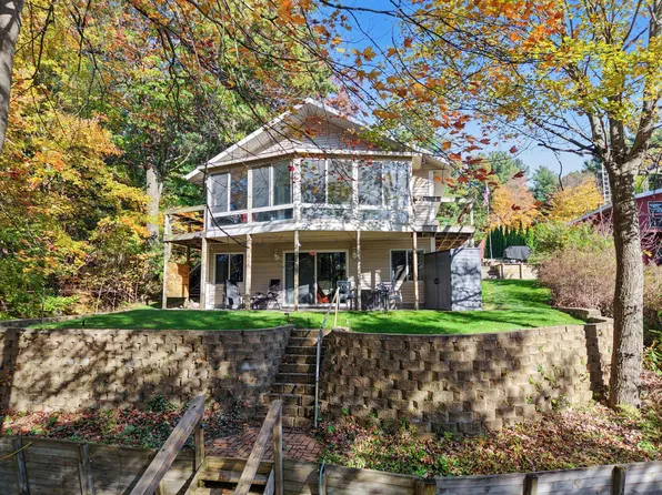 5835 Maple Rd, Twin Lake, MI 49457