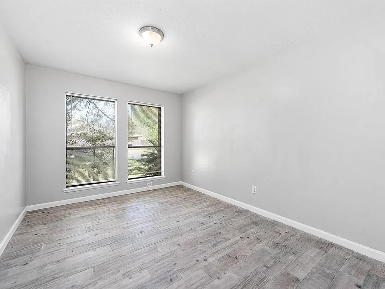 14315 Swanfield Dr — Photo 16