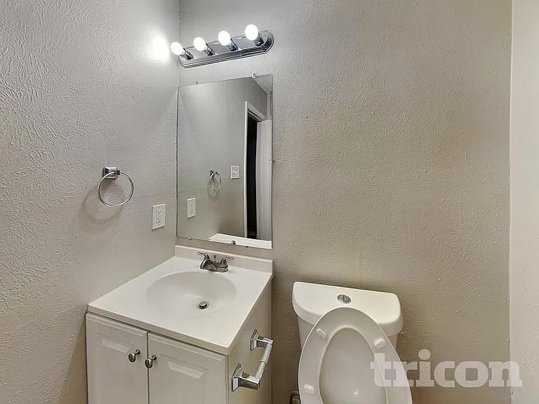 1210 Green Hill Dr — Photo 14