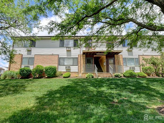 2nd image of 1303 Cricket Ln
