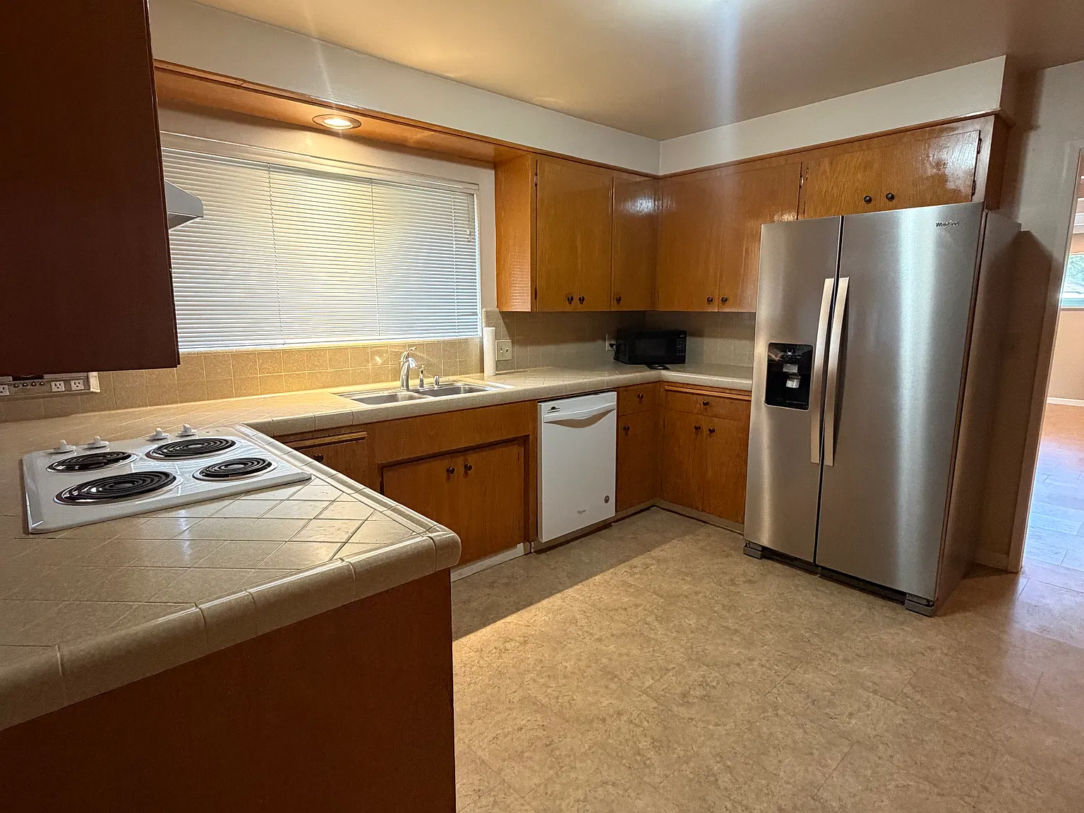 3 bed, 2318 sqft, $2,700 — Photo 3